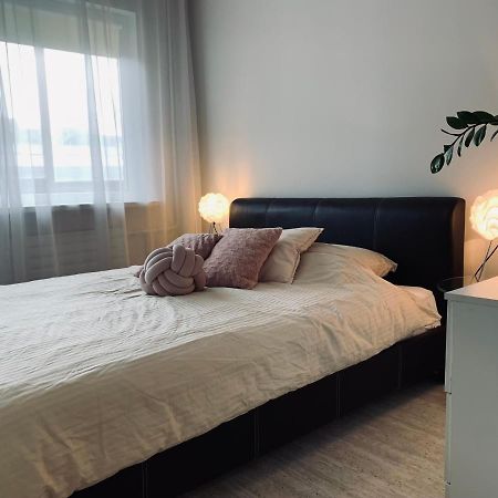 You'Ll Love This Large Apartment! Free Parking! Tallinn Buitenkant foto