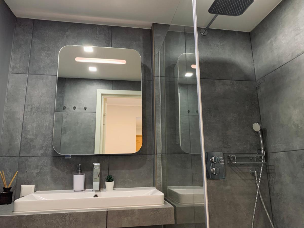 You'Ll Love This Large Apartment! Free Parking! Tallinn Buitenkant foto