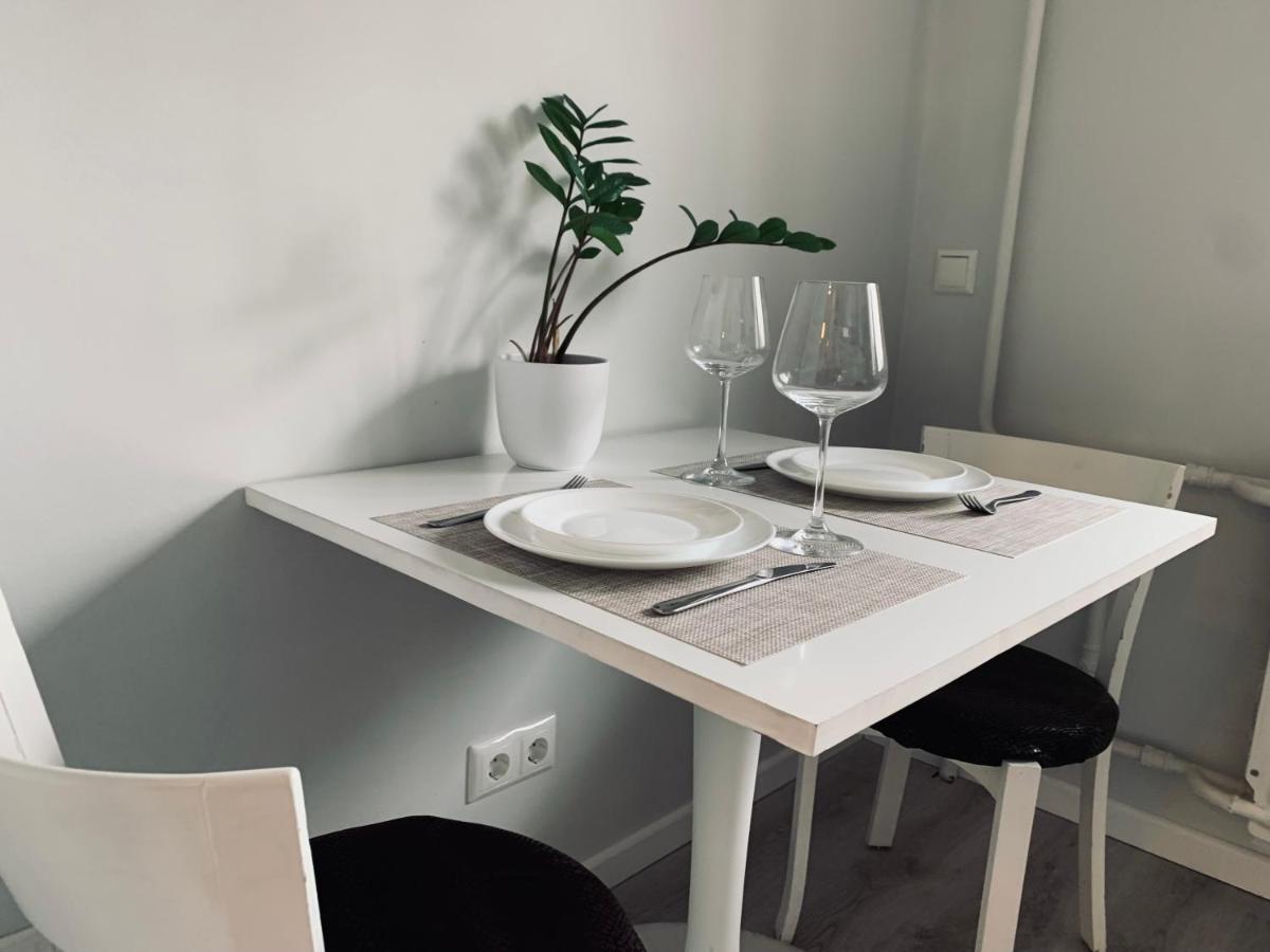 You'Ll Love This Large Apartment! Free Parking! Tallinn Buitenkant foto