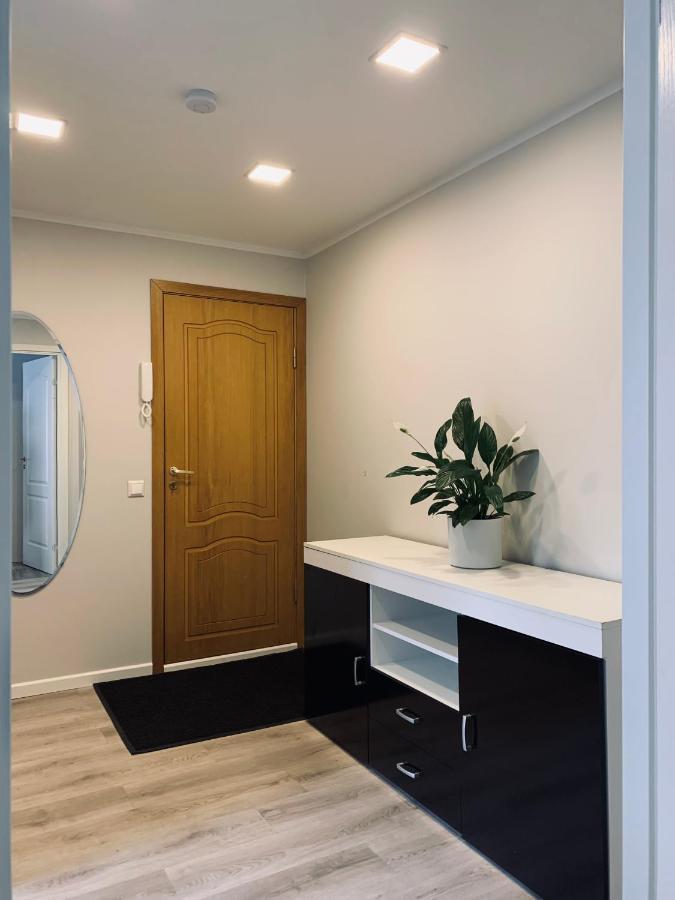 You'Ll Love This Large Apartment! Free Parking! Tallinn Buitenkant foto